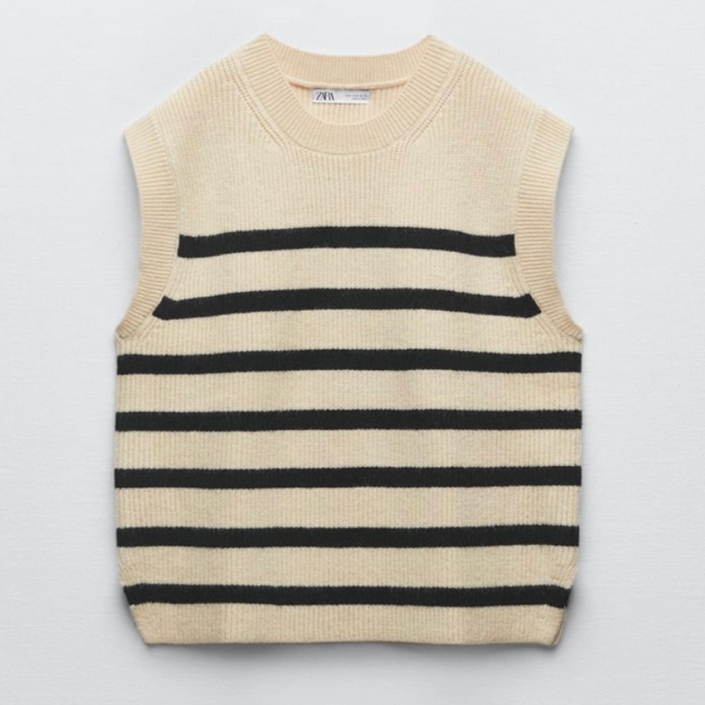 super cute knit vest. perfect oversized fit, fits sizes s and m